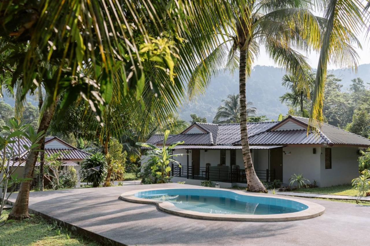 Surfer'S Village Khao Lak Esterno foto