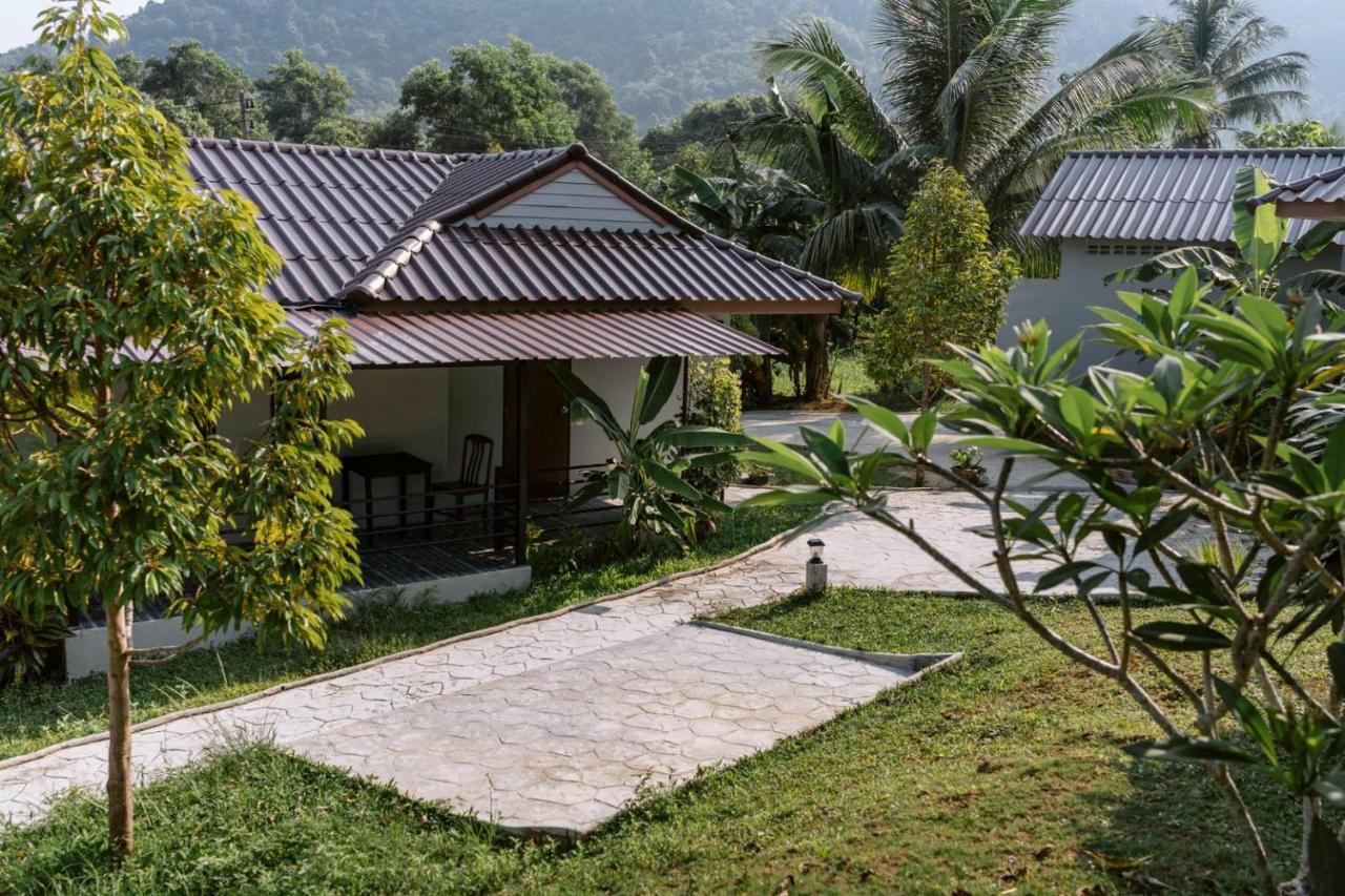 Surfer'S Village Khao Lak Esterno foto