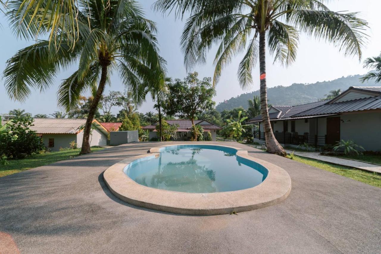 Surfer'S Village Khao Lak Esterno foto